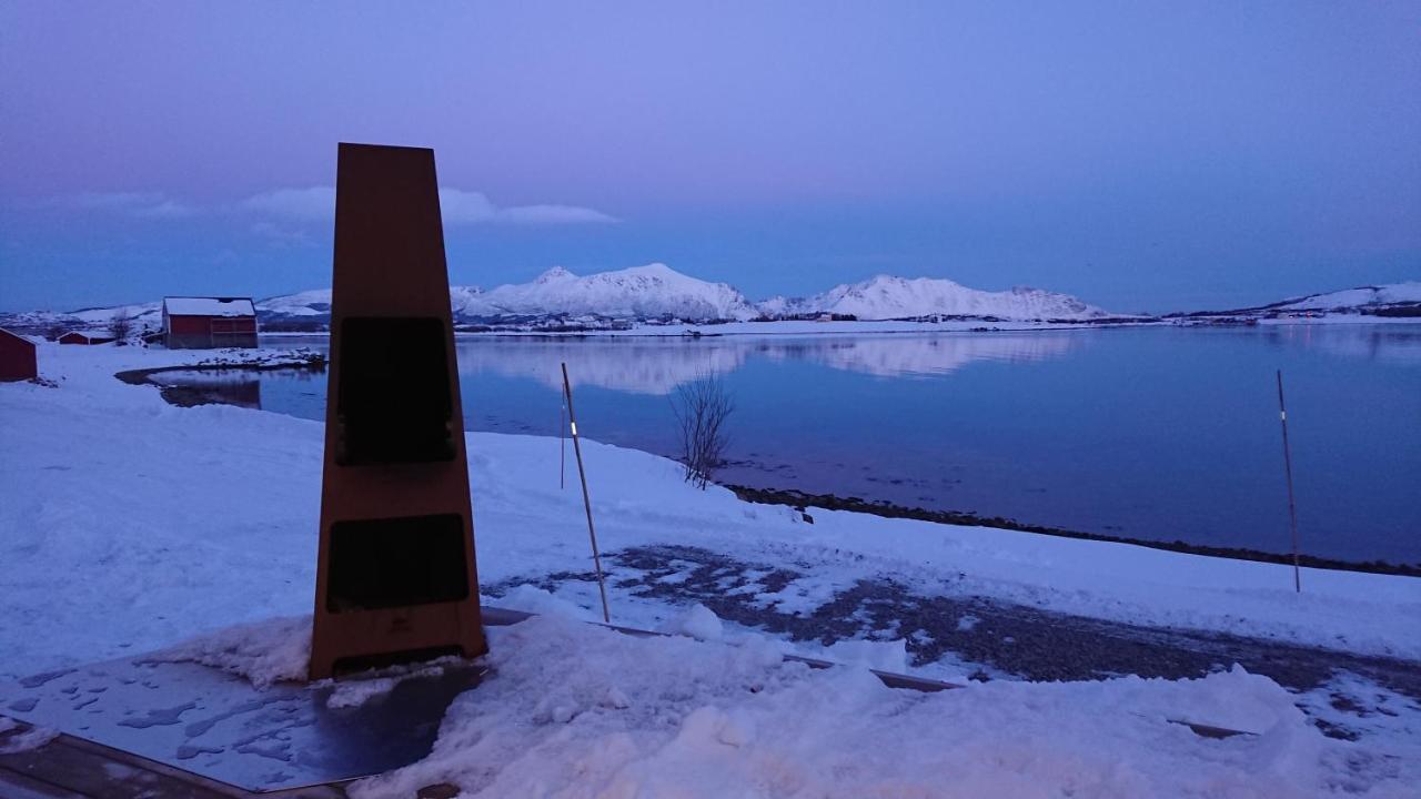 Lofothytter Offersoya Buitenkant foto